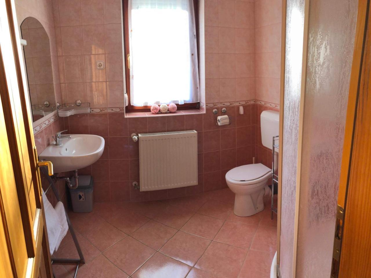 Kristaly Apartmanhaz Sárvár Екстериор снимка